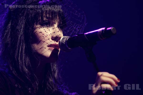 NOUVELLE VAGUE - 2010-11-30 - PARIS - Casino de Paris - Mareva Galanter